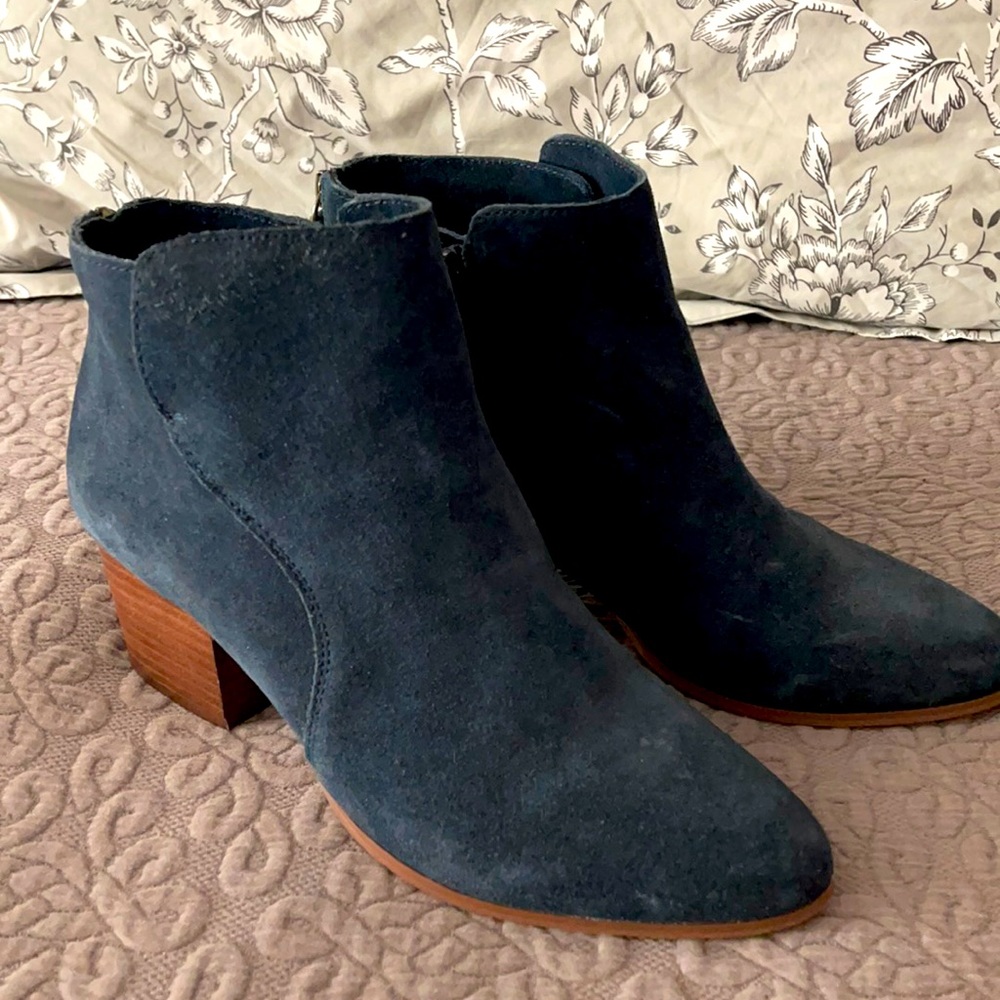 EUC Sole Society blue suede booties